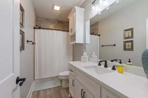 Bath - 1715 Lainey Dr, Conway, AR 72034 photo 6 of 8