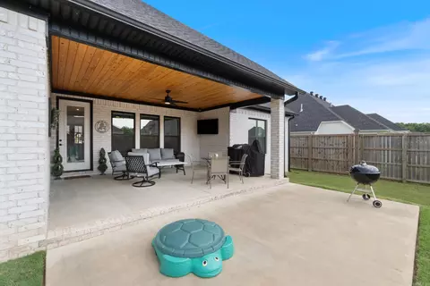 Exterior - 1715 Lainey Dr, Conway, AR 72034 photo 3 of 7