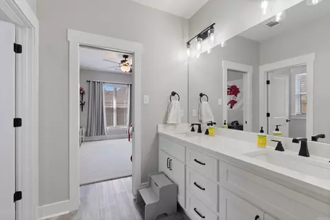 Bath - 1715 Lainey Dr, Conway, AR 72034 photo 7 of 8