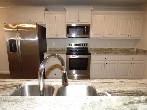Kitchen - 105 Kapalua Cv, Haskell, AR 72015 photo 2 of 6