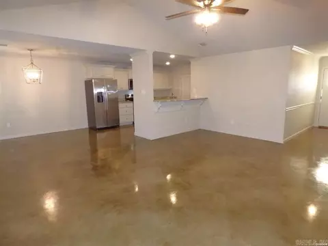 Living - 105 Kapalua Cv, Haskell, AR 72015 photo 4 of 6