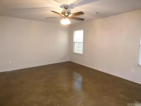 Living - 105 Kapalua Cv, Haskell, AR 72015 photo 5 of 6