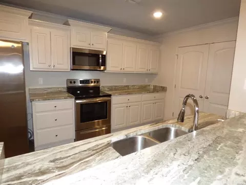 Kitchen - 105 Kapalua Cv, Haskell, AR 72015 photo 1 of 6
