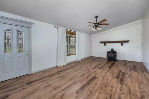 Living - 14112 John Branch Rd, Scott, AR 72142 photo 2 of 6