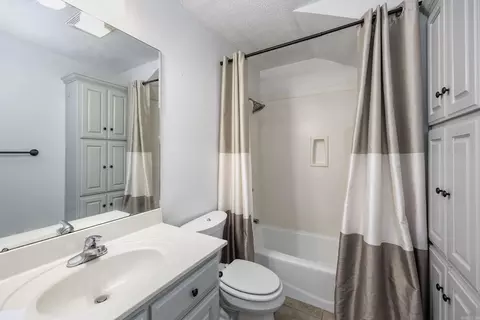 Bath - 14112 John Branch Rd, Scott, AR 72142 photo 1 of 2