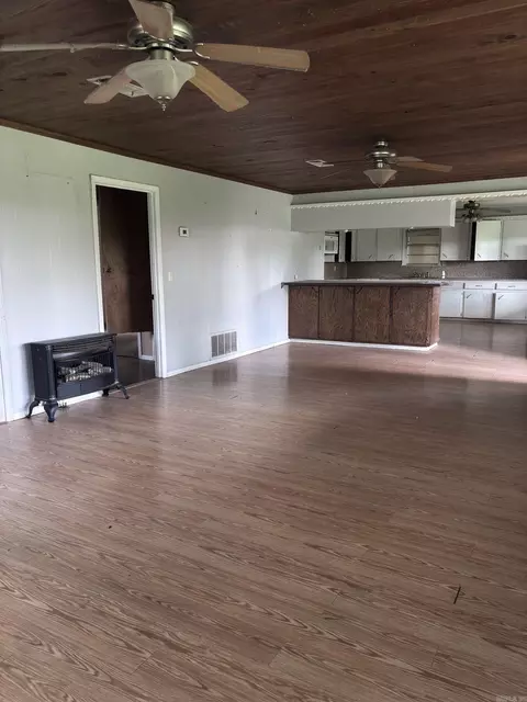 Living - 147 Young Loop, Umpire, AR 71971 photo 1 of 2