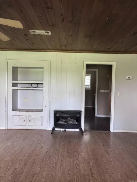 Living - 147 Young Loop, Umpire, AR 71971 photo 2 of 2