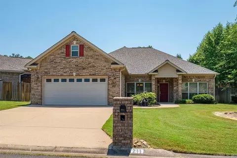 211 Willowbend Dr, Hot Springs, AR 71913