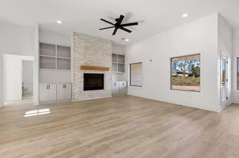 Living - 1165 Duke Dr, Bauxite, AR 72011 photo 3 of 5