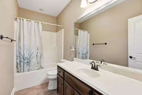 Bath - 28 Oak Tree Cir, Conway, AR 72032 photo 3 of 4