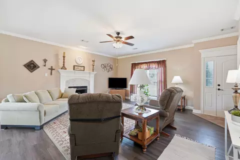 Living - 28 Oak Tree Cir, Conway, AR 72032 photo 2 of 3