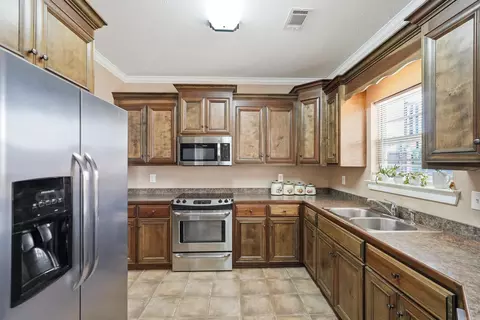 Kitchen - 28 Oak Tree Cir, Conway, AR 72032 photo 4 of 5