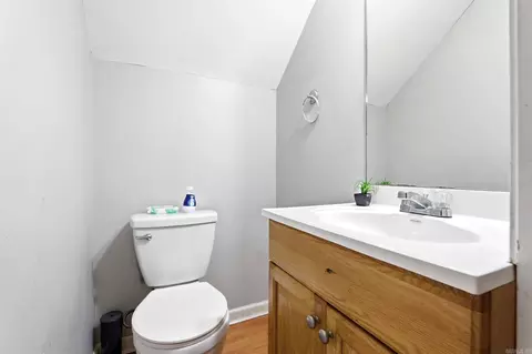 Bath - 1126 Oakview Cv, Benton, AR 72015 photo 4 of 4