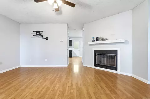 Living - 1126 Oakview Cv, Benton, AR 72015 photo 3 of 3