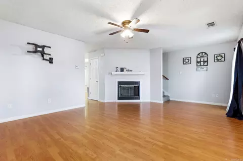 Living - 1126 Oakview Cv, Benton, AR 72015 photo 2 of 3