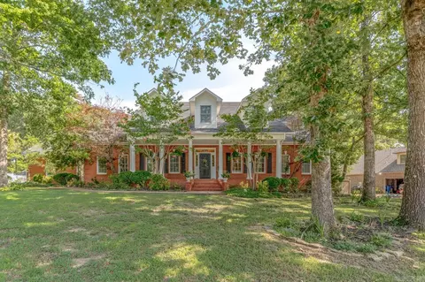 2114 Spring Hollow Dr, Jonesboro, AR 72404