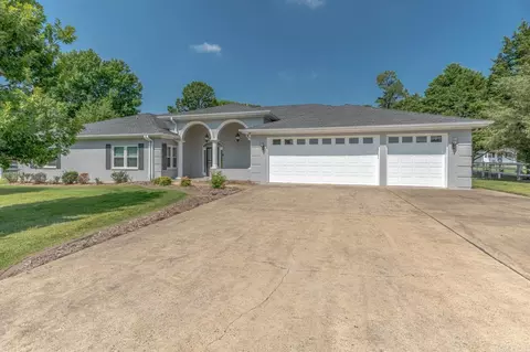 1725 Paragould Dr, Jonesboro, AR 72405