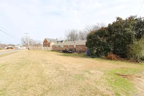 Exterior - 544-550 Oliver St, Conway, AR 72034 photo 7 of 14
