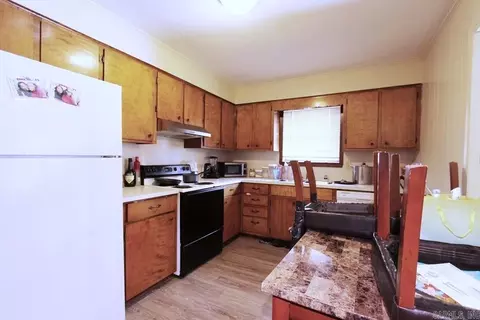 Kitchen - 544-550 Oliver St, Conway, AR 72034 photo 1 of 2