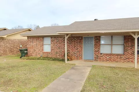 Exterior - 6 6b Bradley Cir # A, Conway, AR 72032 photo 2 of 7