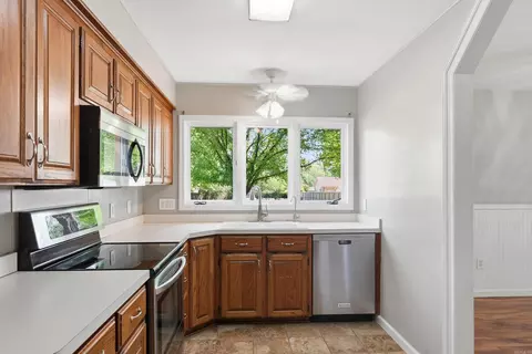 Kitchen - 867 Heather, Conway, AR 72034 photo 3 of 4