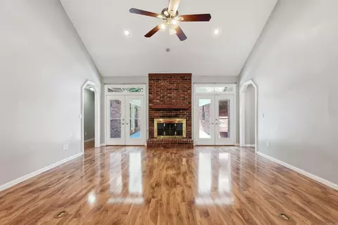 Living - 867 Heather, Conway, AR 72034 photo 2 of 6