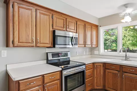 Kitchen - 867 Heather, Conway, AR 72034 photo 4 of 4