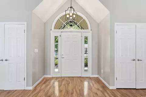 Entry Way - 867 Heather, Conway, AR 72034 photo 1 of 3
