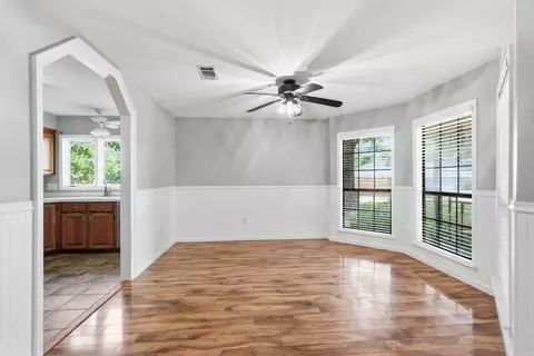 Living - 867 Heather, Conway, AR 72034 photo 4 of 6