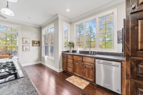 Kitchen - 1919 Tudor Loop, Benton, AR 72019 photo 4 of 5