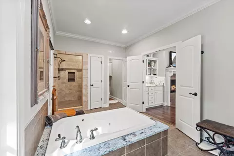 Bath - 1919 Tudor Loop, Benton, AR 72019 photo 1 of 5