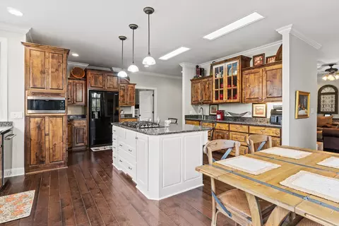 Kitchen - 1919 Tudor Loop, Benton, AR 72019 photo 1 of 5