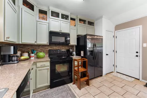 Kitchen - 1975 Shadow Ridge Rd, Conway, AR 72032 photo 2 of 2