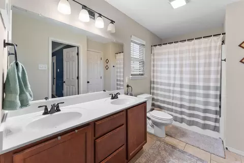Bath - 1975 Shadow Ridge Rd, Conway, AR 72032 photo 1 of 2