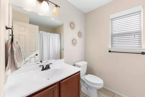 Bath - 1975 Shadow Ridge Rd, Conway, AR 72032 photo 2 of 2