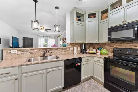 Kitchen - 1975 Shadow Ridge Rd, Conway, AR 72032 photo 1 of 2