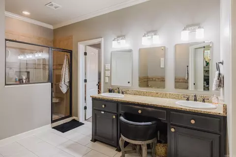 Bath - 907 Hunter Lee Dr, Bryant, AR 72022 photo 5 of 7