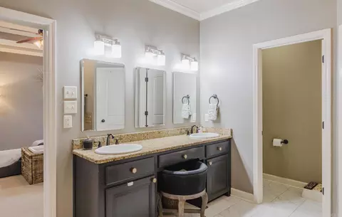 Bath - 907 Hunter Lee Dr, Bryant, AR 72022 photo 4 of 7