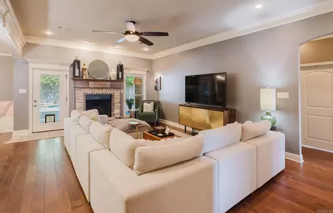 Living - 907 Hunter Lee Dr, Bryant, AR 72022 photo 2 of 3