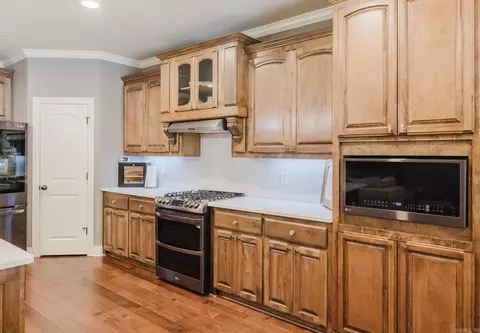 Kitchen - 907 Hunter Lee Dr, Bryant, AR 72022 photo 7 of 8