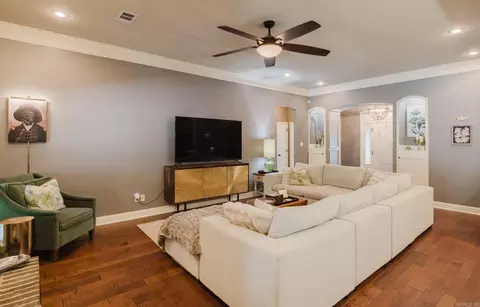 Living - 907 Hunter Lee Dr, Bryant, AR 72022 photo 1 of 3