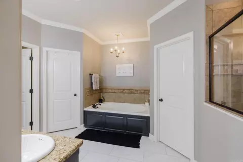 Bath - 907 Hunter Lee Dr, Bryant, AR 72022 photo 1 of 7