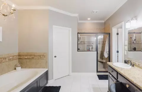 Bath - 907 Hunter Lee Dr, Bryant, AR 72022 photo 2 of 7