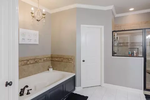 Bath - 907 Hunter Lee Dr, Bryant, AR 72022 photo 3 of 7