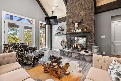 Living - 801 Greystone Blvd, Cabot, AR 72023 photo 2 of 4