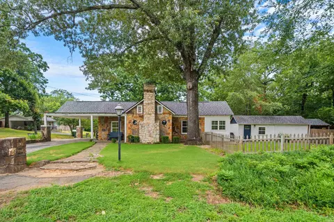 1061 Burchwood Bay Rd, Hot Springs, AR 71913