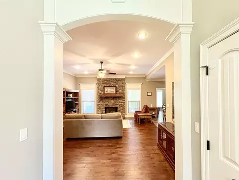 Entry Way - 2307 Valley Dr, Searcy, AR 72143 photo 2 of 2