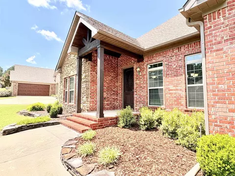 Exterior - 2307 Valley Dr, Searcy, AR 72143 photo 2 of 11