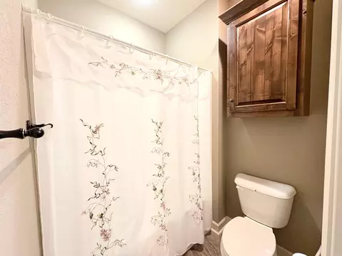 Bath - 2307 Valley Dr, Searcy, AR 72143 photo 5 of 6