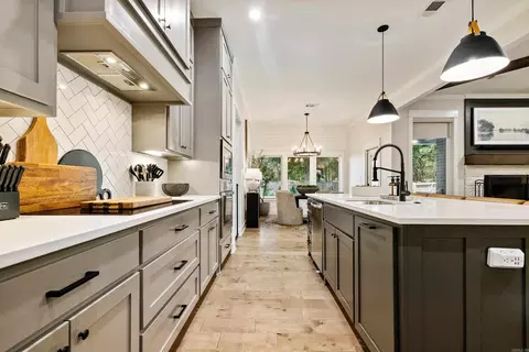 Kitchen - 7205 Havenwood Dr, Benton, AR 72019 photo 8 of 8